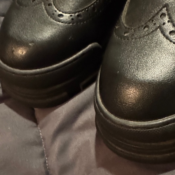 DKNY Men's Perforated Rubber Lug Sole Wingtip Boots - Picture 9 of 16